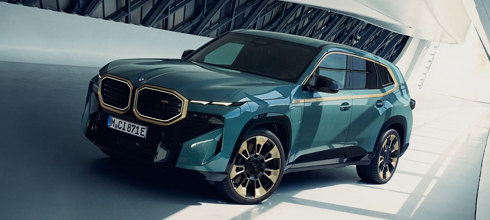 Exclusif, expressif, électrifié : le nouveau SUV Hybride Rechargeable premium BMW XM combine une présence impressionnante avec les hautes performances d'une BMW M et une technologie Hybride Rechargeable puissante de dernière génération.