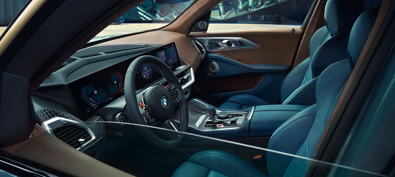 Exclusif, expressif, électrifié : le nouveau SUV Hybride Rechargeable premium BMW XM combine une présence impressionnante avec les hautes performances d'une BMW M et une technologie Hybride Rechargeable puissante de dernière génération.