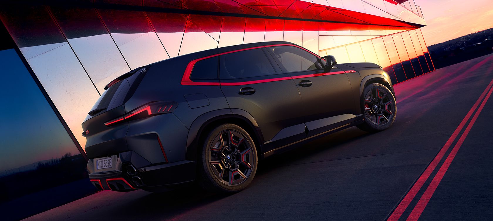 Exclusif, expressif, électrifié : le nouveau SUV Hybride Rechargeable premium BMW XM combine une présence impressionnante avec les hautes performances d'une BMW M et une technologie Hybride Rechargeable puissante de dernière génération.